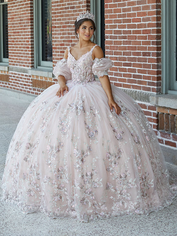 Quinceanera_26043_14 - Zayas Bridals